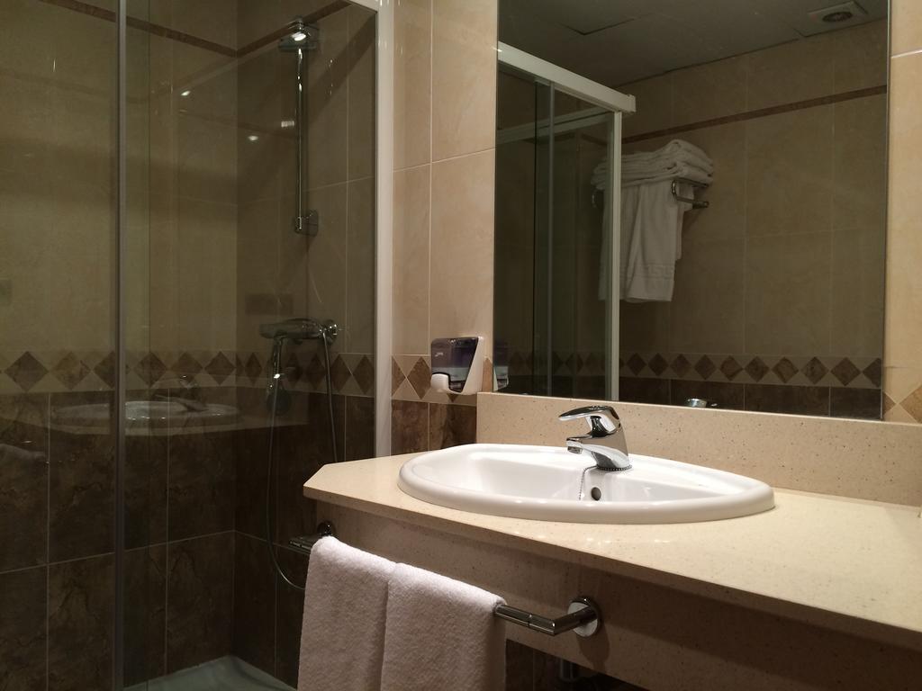 Hostal Los Valles Bielsa Chambre photo