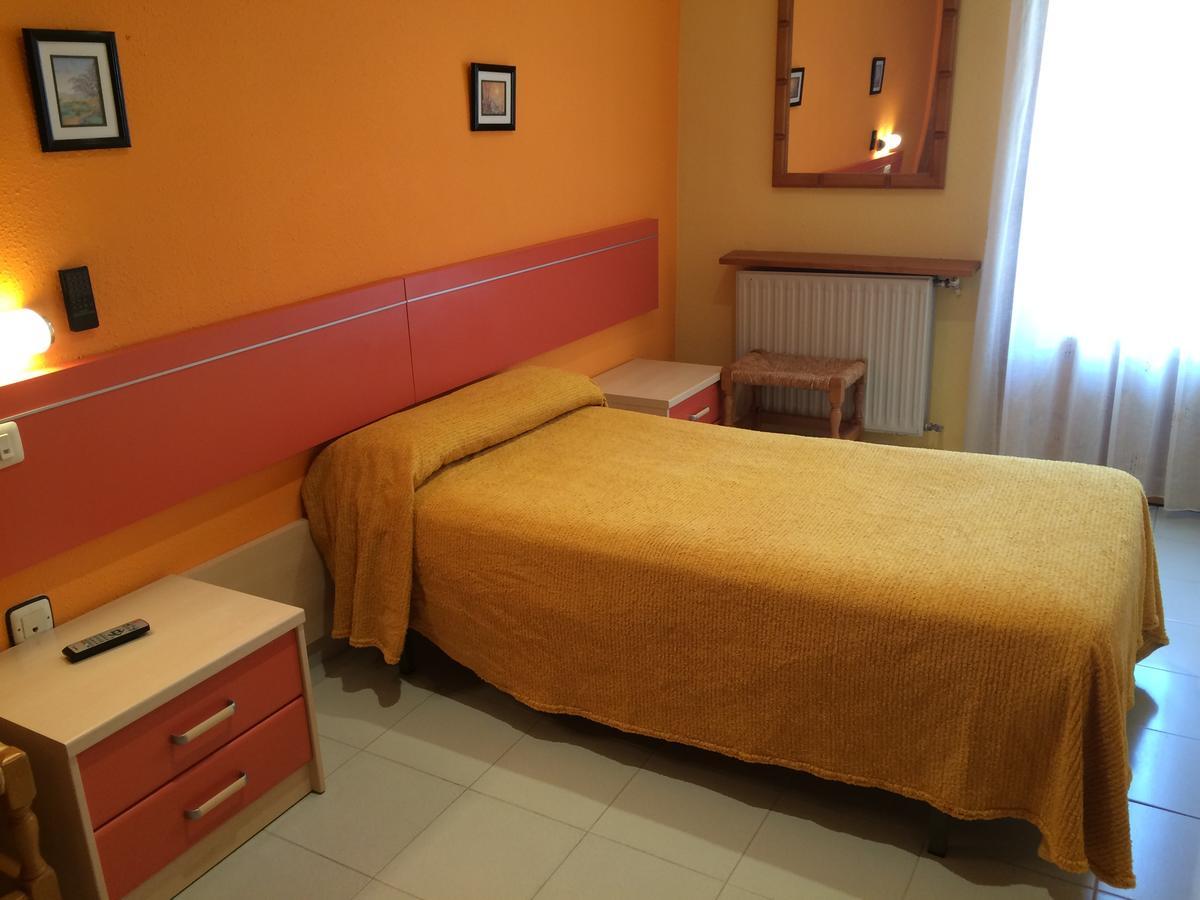Hostal Los Valles Bielsa Chambre photo